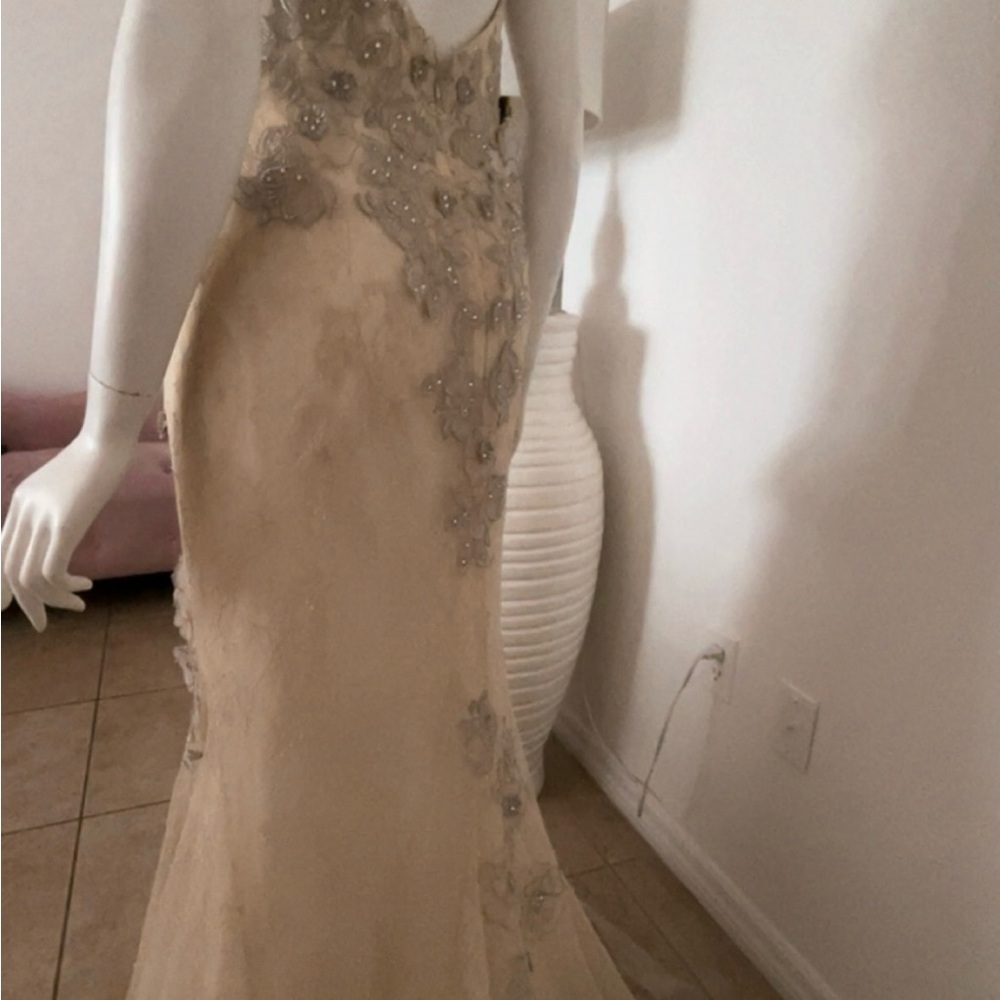 Elegant Cream Wedding Dress with Gold Embellishments - Picture 4 of 4